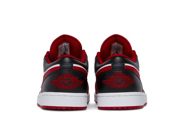 Jordan 1 Low Bulls